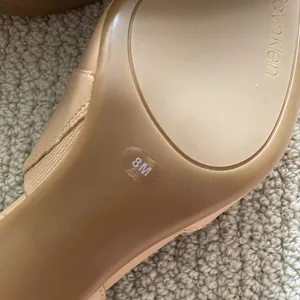 NEW Calvin Klein Slingback Nude Pumps Heels Wrap Around Kitten Mary Janes Sz 8 thumbnail 7