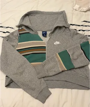 Custom handmade Nike cropped sweatshirt thumbnail 1