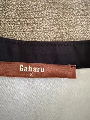Gaharu white and black work top thumbnail 4