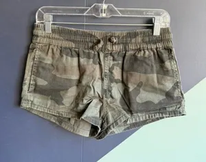 Aritzia TNA Army Green Camo Cotton Shorts w/ Elastic Waistband, Size S, GUC thumbnail 1