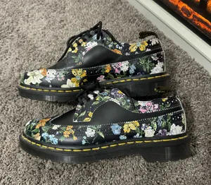 Dr Martens Women's 3989 Darcy Floral Oxford Black thumbnail 1