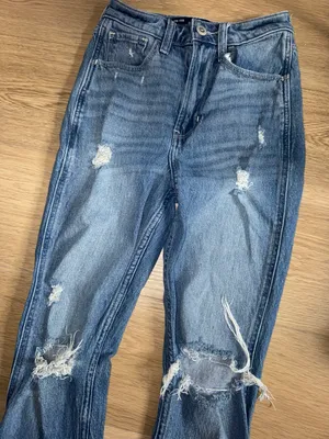 Hollister co High-waisted distressed denim ultra highrise mom jeans thumbnail 1