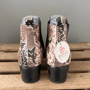 BLONDO Emelia Waterproof Chelsea Bootie In Brown Snake Print‎ Leather Size 8 B57 thumbnail 11
