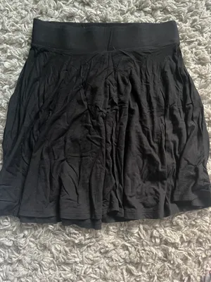 black skirt thumbnail 1