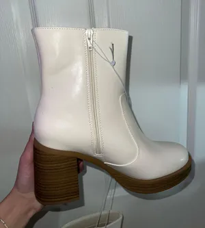 Universal Threads NWT Off-White Tall Ankle Booties thumbnail 6