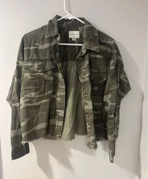 American Eagle Outfitters Camo Crop Utility Jacket in Olive thumbnail 1