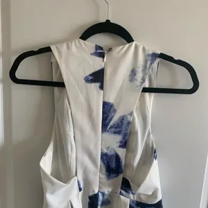 LULU’S Seeing Chic Floral V-Neck Dress Size S thumbnail 10