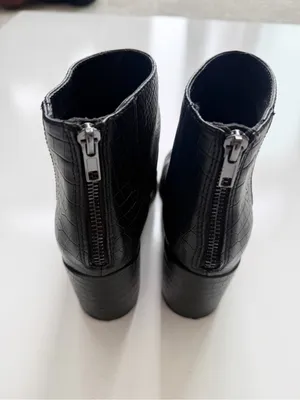 Steve Madden Julianne Black Crocodile Embossed Leather Ankle Boots Size 8 thumbnail 5