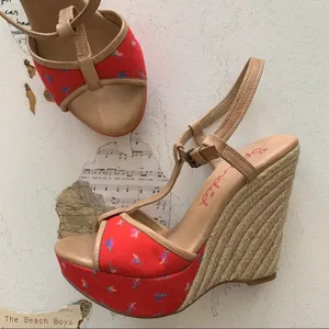Splendid Luau Fiesta Red Floral Y2K Espadrille Wedge Sandals Women's Size 6 thumbnail 2