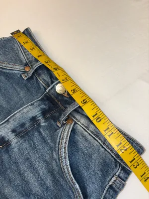 Judy Blue Medium Wash High-Rise Jean Shorts Button/Zip closure Size Small thumbnail 4