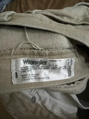 High-Waisted Jeans thumbnail 4