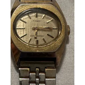 Vintage Timex Women's Watch Gold Tone Water Resistant Analog‎ Wristwatch thumbnail 2