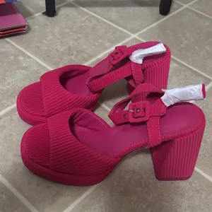 Stylish Pink Women's Sandals Size 7 thumbnail 2