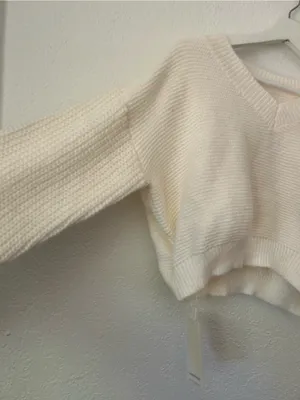 Commense Women’s Cream V-Neck Cropped Knit Sweater S NWT thumbnail 4