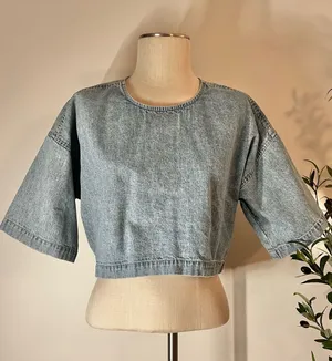 NWOT GAP Cropped Light Wash Denim Boxy Top With Button Back thumbnail 1