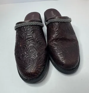 Minnetonka Brown Leather Mules Size 6.5 thumbnail 1