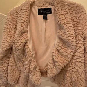 Faux Fur cropped coat thumbnail 5