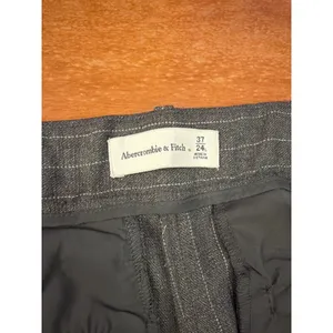 NWT Abercrombie & Fitch Pinstripe Pants Womens Grey Wide Leg Low Rise 37 24L thumbnail 3