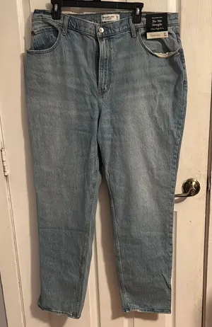 Abercrombie & Fitch 90s High Rise straight jeans thumbnail 1