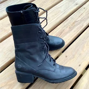 Timberland lace up combat boots🖤🖤🖤 thumbnail 1