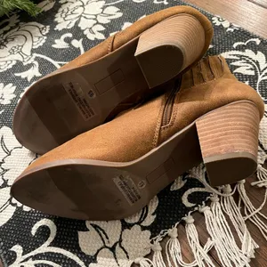 Dolce Vita Sz 9.5 Cognac Booties EUC Faux Suede thumbnail 3