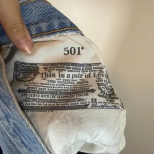 Levi’s 501 Original High Rise Light Wash Denim Cut Off Shorts Womens 27 Casual thumbnail 4