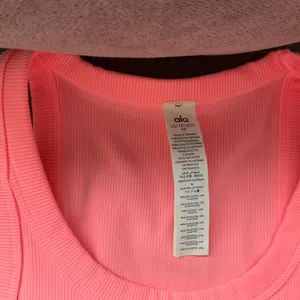 Alo Goddess Ribbed Go-To Tank Top Neon Bubblegum S thumbnail 2