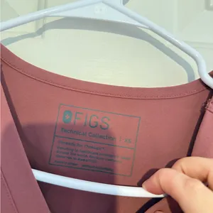 Figs scrub top thumbnail 3