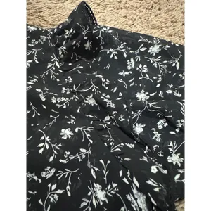 T Tahari Black Floral Smocked‎ Mock Neck Blouse – Size Small – NWOT thumbnail 2