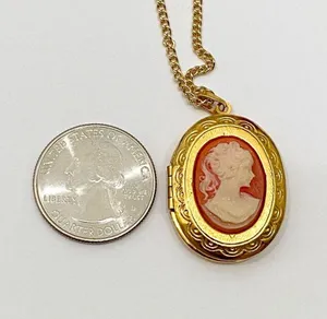 Vintage Gold tone Cameo Locket Necklace thumbnail 8
