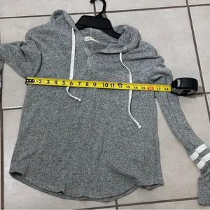 Hollister Women Gray Hoodie Sweatshirt Long‎ Sleeve Size Small thumbnail 6