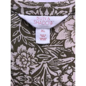 Sun‎ & Shadow Floral Blouse Womens XL Olive Green Boho Crochet Trim thumbnail 2