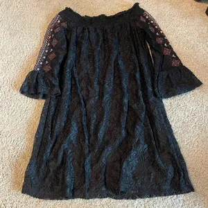 Miami Black off the shoulder‎ lace dress thumbnail 1