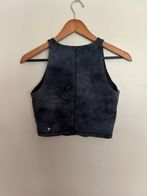 Old Navy Active semi crop top  thumbnail 4
