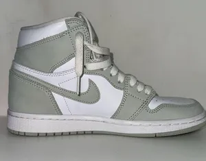 Nike Jordan 1 thumbnail 3