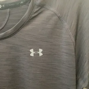 FINAL MARKDOWN Ladies under armour top xs thumbnail 2