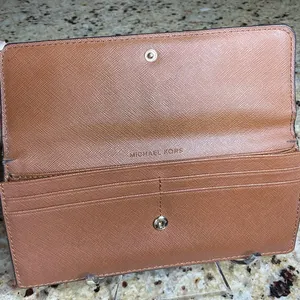 Michael Kors Brown Jet Set Saffiano Leather Snap Front Wallet - EUC thumbnail 10