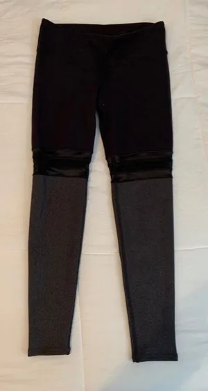 Alo Yoga Leggings thumbnail 1