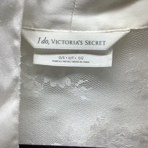 Victoria’s Secret Elegant White Lace Robe NO BELT ~ Preloved thumbnail 5