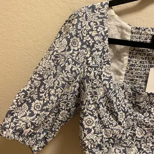 Anthropologie O.P.T Blue & White Floral Puff Sleeve Cropped Top Size Large NEW thumbnail 5