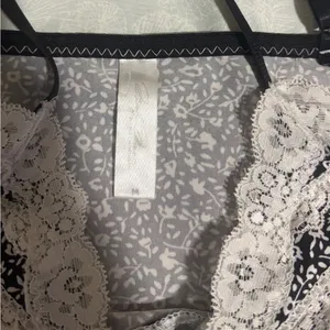 Marilyn Monroe Floral Lace Trim Cami Top thumbnail 5