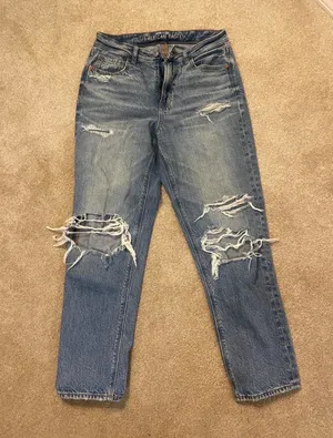 American Eagle Regular Mom Jeans thumbnail 1