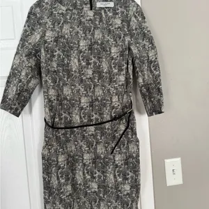 M M LaFleur Etsuko Crackle Pattern Dress With Belt Sophisticated Business Event thumbnail 5