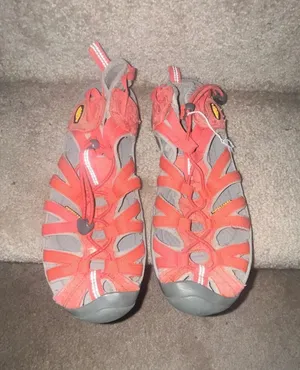 Keen Whisper women’s Waterproof Hiking Sandals thumbnail 1
