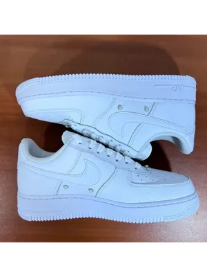 Nike NEW Women's Air Force 1 ‘07 SE Triple White Pearl Shoe Size 8.5 #B1236A thumbnail 3