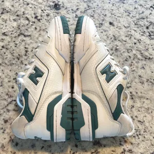 New Balance 550 Sneakers 9.5 White Green Retro Basketball BBW550BI Leather thumbnail 5