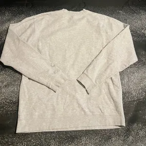 Womens XL official Taylor Swift The Eras Tour Gray Crewneck Sweatshirt thumbnail 2