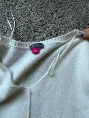 Boutique Women’s White Sweater Size Small V Neck thumbnail 3