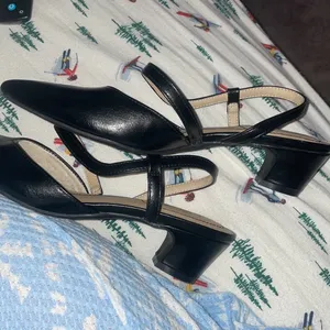 - Life Stride kitten pointed toe heels size 7.5 inches wide thumbnail 6