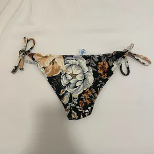Poolside Paradiso Wallflower String Bikini Bottoms Size Small thumbnail 3